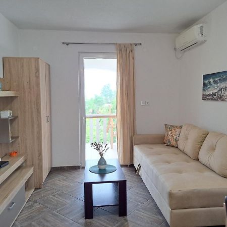 Dk Apartments Krasici 蒂瓦特 外观 照片