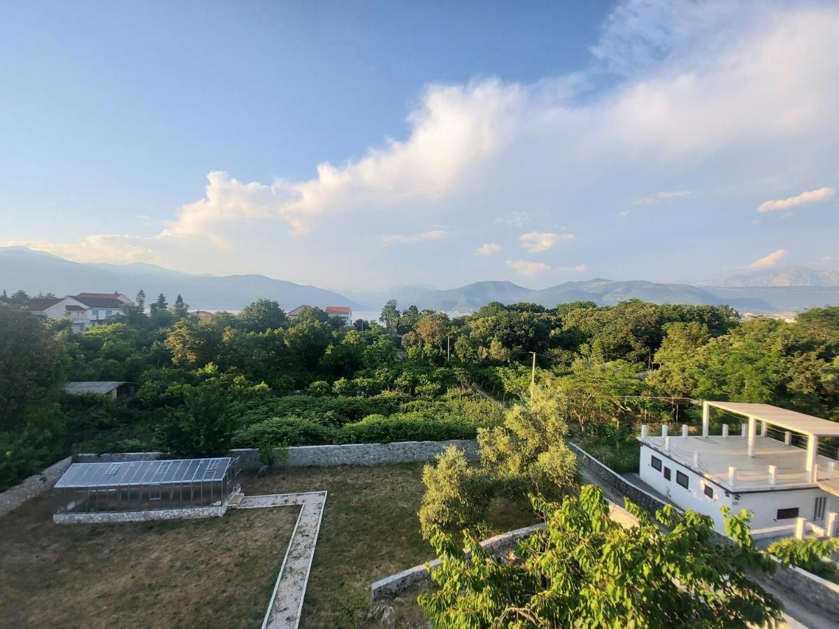 Dk Apartments Krasici 蒂瓦特 外观 照片