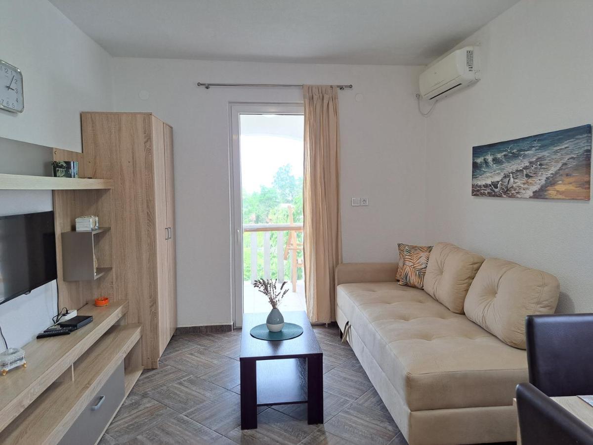 Dk Apartments Krasici 蒂瓦特 外观 照片