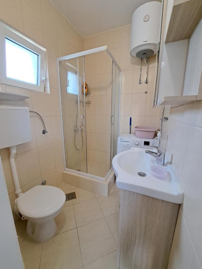 Dk Apartments Krasici 蒂瓦特 外观 照片