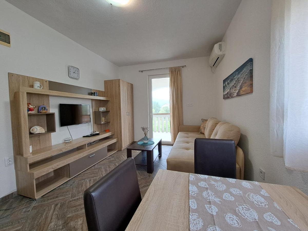 Dk Apartments Krasici 蒂瓦特 外观 照片